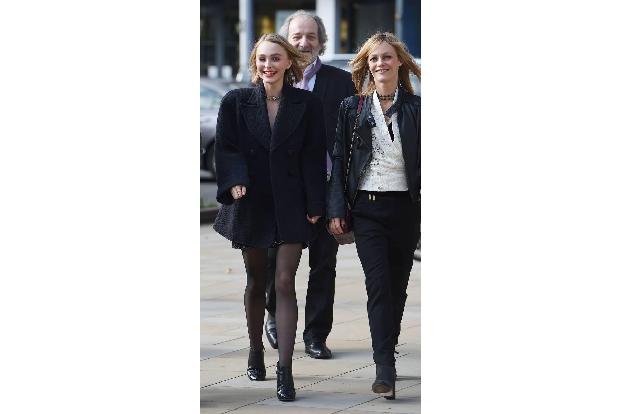 ...Lily-Rose Depp nicht nur als Model für Modehäuser wie Chanel Karriere macht, sondern sich ebenfalls als Schauspielerin be...