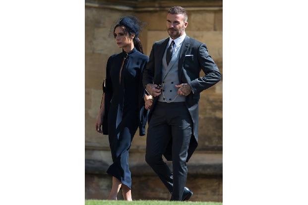 ...natürlich ihr Ehemann David Beckham, der für dieses Groß-Event in seinen schicksten Frack schlüpft. Zusammen strahlten di...