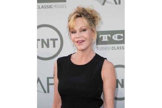 ...Stars hätten nach dem Arztbesuch mal mit ihren Anwälten sprechen sollen. Das Gesicht von Melanie Griffith ist sichtlich m...