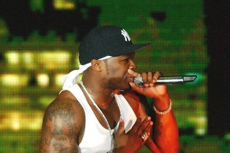 Auch Curtis Jackson aka 50 Cent unterzog sich einer schmerzhaften Tattoo-Entfernung, als er neben seiner Hip Hop-Karriere au...