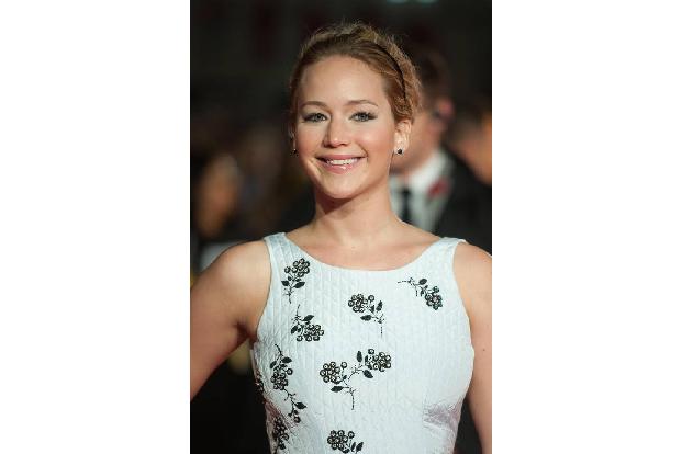 Wow! Dieser Auftritt ist schon fast oscarverdächtig! Am Montagabend begeisterte Jennifer Lawrence die Fans und Fotografen be...