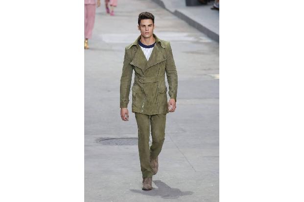 ...Lagerfelds männliche Model-Muse Baptiste Giabiconi. Die eher....