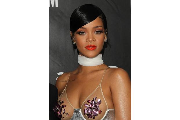 ...die größte Mühe, mit ihren Outfits auf dem roten Teppich für möglichst viel Aufsehen zu sorgen. Bei der amfAR Gala Ende O...