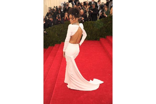 ...26-Jährige zieht mit viel nackter Haut stets die Blicke auf sich. Selbst in ihrer Freizeit hält sich Frau Fenty an ihr...