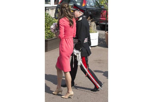 ...sollte Kate in nächster Zeit ein bisschen zurücktreten und mal einen Schlemmertag einlegen, damit diese alarmierenden Bil...