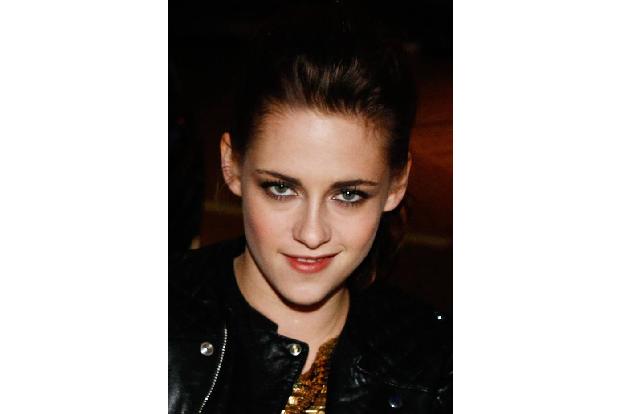 ...Gerüchte allerdings scheinbar kalt. Sie soll seit einigen Wochen eine Frau daten, wie ein Insider dem 