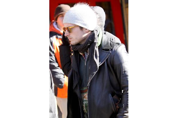 …Elijah Wood ist, der anscheinend aus Versehen die Wintermütze seiner Freundin aufgesetzt hat.