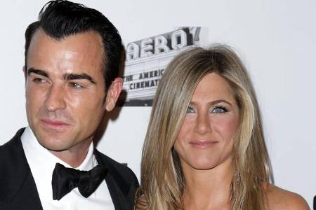 ...ihre Liebe ohne den Schatten von Brad und Angelina genießen? Vielleicht gar keine so schlechte Taktik.