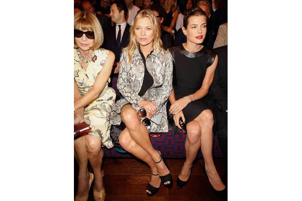 Gebannt erwarteten die Fashionistas die neue Kollektion von Designerin Frida Giannini. Dass Charlotte Casiraghi im Mode-Olym...