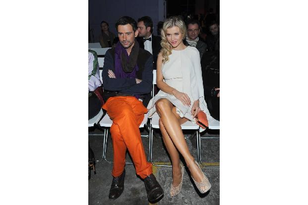 ...sitzt sie auch gern mal als Zuschauerin in der begehrten Front Row. Schließlich ist sie in Polen das, was Heidi Klum für ...