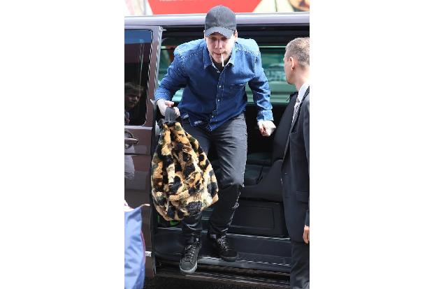 Ihrem Freund Richard Hilfiger - Sohn des Mode-Gurus Tommy Hilfiger - gefällt die Schöne aber ganz sicher eh mit jeder ihrer ...