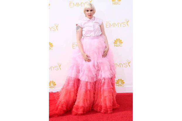 Zugegeben, es ist nicht immer leicht, die richtige Klamotte auszuwählen. Doch manche Stars greifen bei ihrer Kleiderwahl so ...