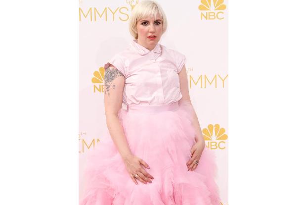 ...offenstehende Münder - allerdings nicht vor Bewunderung. Ob Lena auf dem roten Teppich erst realisiert hat, wie unvorteil...