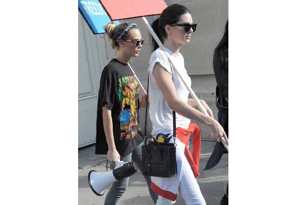 ...Fashion Week im September in Paris durfte Kendall neben Cara für Chanel laufen, erst vor wenigen Tagen wurde bekannt, das...