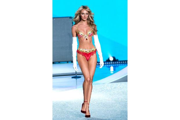 ...uns dieser Anblick künftig entgehen würde, nur weil Frau Swanepoel privat gerne mal blank zieht. In solchen Outfits gefäl...