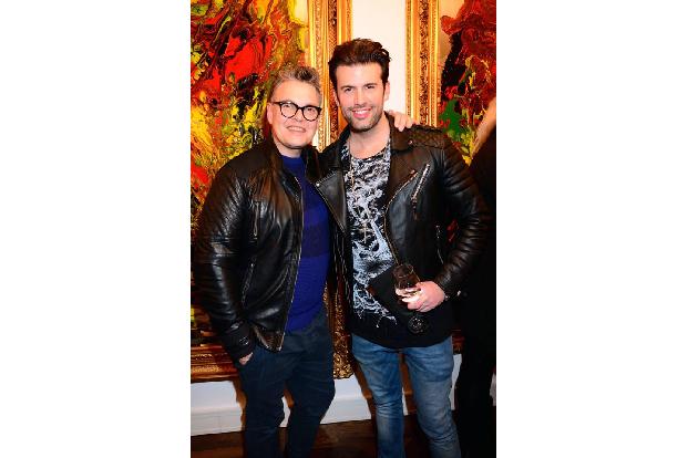 ...brav und lächelten nur leicht verunsichert. Rolf Scheider, der laut Angabe der Bild-Zeitung 2015 mit im Dschungelcamp dab...