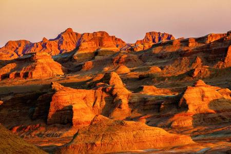 Eine Stadt ist hier auf den ersten Blick nicht zu erkennen. Trotzdem wird die Ansammlung grotesk anmutender Felsen mitten in...