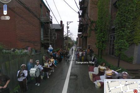 Wenn Sie dem folgenden Link anklicken, dann gelangen Sie zu Szenen, die zwei US-Künstler via Google Street View und mithilfe...