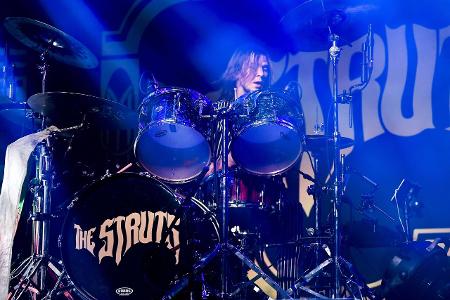 hug a drummer_ZUMA Press.jpg