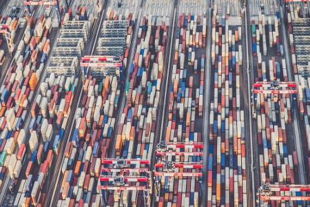 ...Los Angeles und Long Beach eingeleitet. An Kaliforniens Pazifikküste werden 15,4 Millionen Container gelöscht. Damit ist ...
