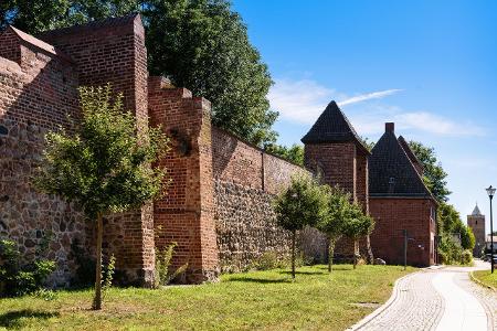 5_Stadtmauer Alcudia Mallorca_(c)_AdobeStock.jpeg