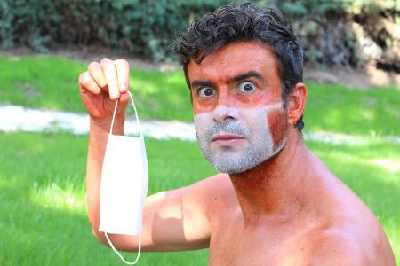 Die kuriosesten Corona-Regeln im Urlaub: Maske im Freien tragen