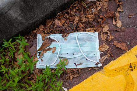 Das sind die kuriosesten Corona-Regeln im Urlaub Maskenmüll Frankreich