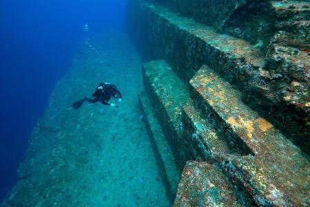 Diver examining the sandstone structure of the Yonaguni unde...