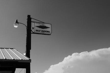 Kuriose Fakten aus Nordamerika: EIn Hubschrauber weihte den UFO-Landeplatz ein