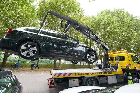Abschleppdienst imago action pictures.jpg