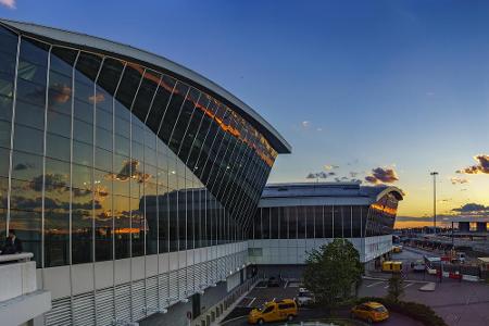 Wenig Komfort und Service bietet auch der J. F. Kennedy Airport von New York. Die User haben ihn auf Platz vier gewählt. Den...