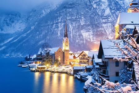 Der malerische Ort Hallstatt in Österreich zieht das ganze Jahr über Hunderttausende Touristen an. Jedoch ist die Gemeinde a...