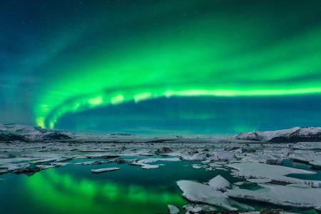 Möchten Sie einmal Polarlichter wirklich erleben? Dann ab nach Island. Das Himmelsspektakel ist vor allem im Nordosten der I...