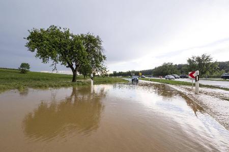 Update �berflutungen und rei�ende B�che rund um das Aichtal...