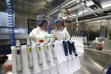 Labor in Wuhan, China