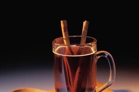 Glühwein aus hochwertigem Rotwein