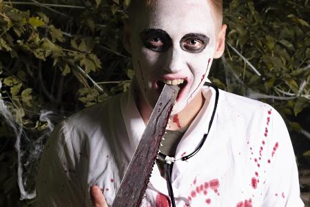 Sollen Ärzte nicht eigentlich Leben retten? Dieser Horror-Arzt sollte vielleicht nicht mehr in den OP gelassen werden...