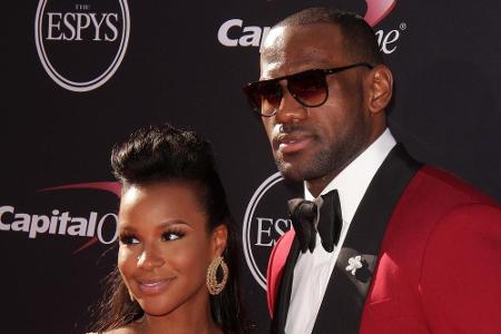 Unter den Stars gibt es aber auch Teenie-Väter. Basketball-Superstar LeBron James (31) etwa wurde mit 19 Jahren zum ersten M...