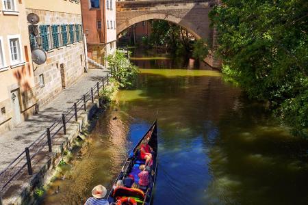 An der Mündung von Regnitz und Main auf sieben Hügeln! Bamberg versprüht venezianischen Flair und bietet - abseits von Coron...