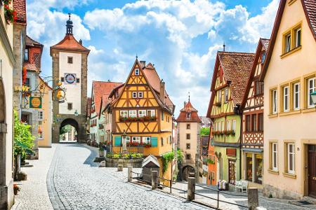 Kleinstadt-Idylle ist auch im bayerischen Rothenburg ob der Tauber garantiert. Die mittelalterliche Altstadt lockt viele Url...