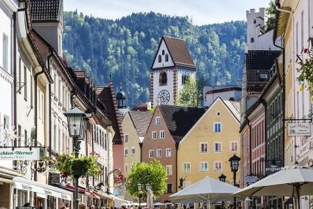 Füssen in Bayern. Die 79.282 Instagram-Hashtags haben vor allem einen Grund: Schloss Neuschwanstein. Die Ritterburg von Köni...