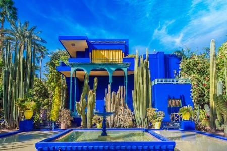 Der französische Maler Jacques Majorelle legte 1923 im marokkanischen Marrakesch ein grünes Eiland mit Bambuswäldchen und Ka...