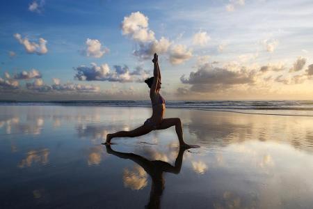 Wie wäre es, mit einem Sonnengruß am Strand in den Tag zu starten? Ob Anfänger oder Experte - diese Urlaubsorte sind für all...