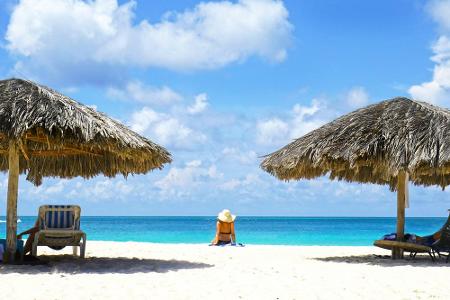 Weiße Sandstrände, klares Wasser und grandioses Wetter - so begrüßt Sie die Karibikinsel Aruba. Hier kann man wunderbar in R...