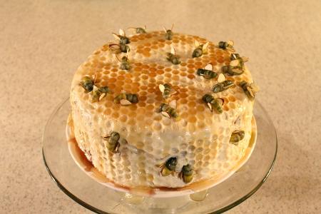 2.9 Bee Cake.jpg