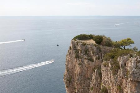 Der Monte Orlando bei Gaeta in Italien. Der Berg bietet nicht nur von oben eine schöne Aussicht auf das Tyrrhenische Meer, ü...