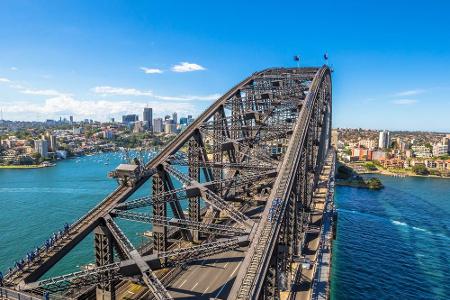 Wer Sydney von oben sehen will, der muss auf den Brückenbogen der Harbour Bridge klettern. Seit 1998 dürfen Besucher auf den...