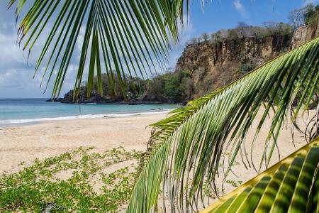 Baia do Sancho, Brasilien: Die Atlantik-Insel Fernando de Noronha liegt 350 Kilometer östlich des Festlands. Die Strände? Mi...