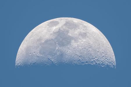 Crescent Moon During the Day ® Rafael Ruiz.jpg