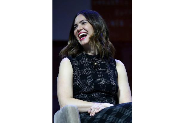 Sängerin Mandy Moore ist die Untätigkeit der Gesetzgeber, wenn es um die Verschärfung der Waffengesetze geht, schon länger e...